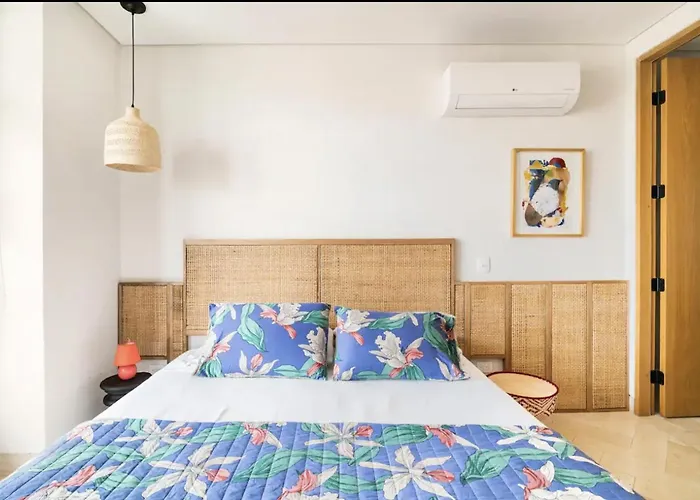 Sunny New Apt In The Old City