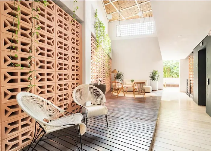 Sunny New Apt In The Old City